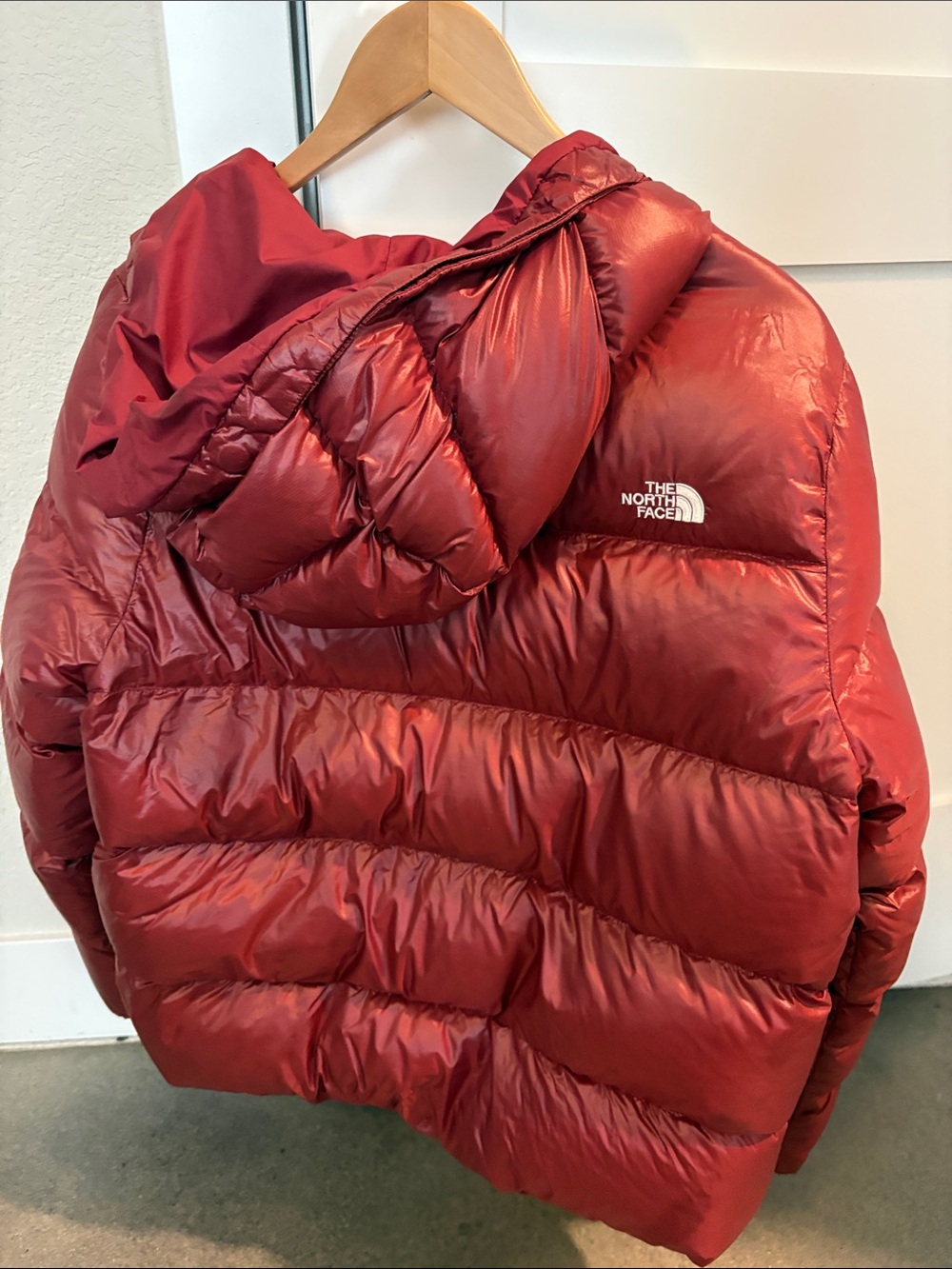 The North Face Women's Crimson Red Puffer Jacket - Picture 2 of 2
